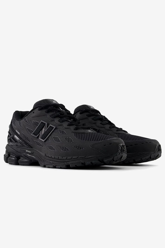 New Balance U1906WFD - Black with Silver Metallic